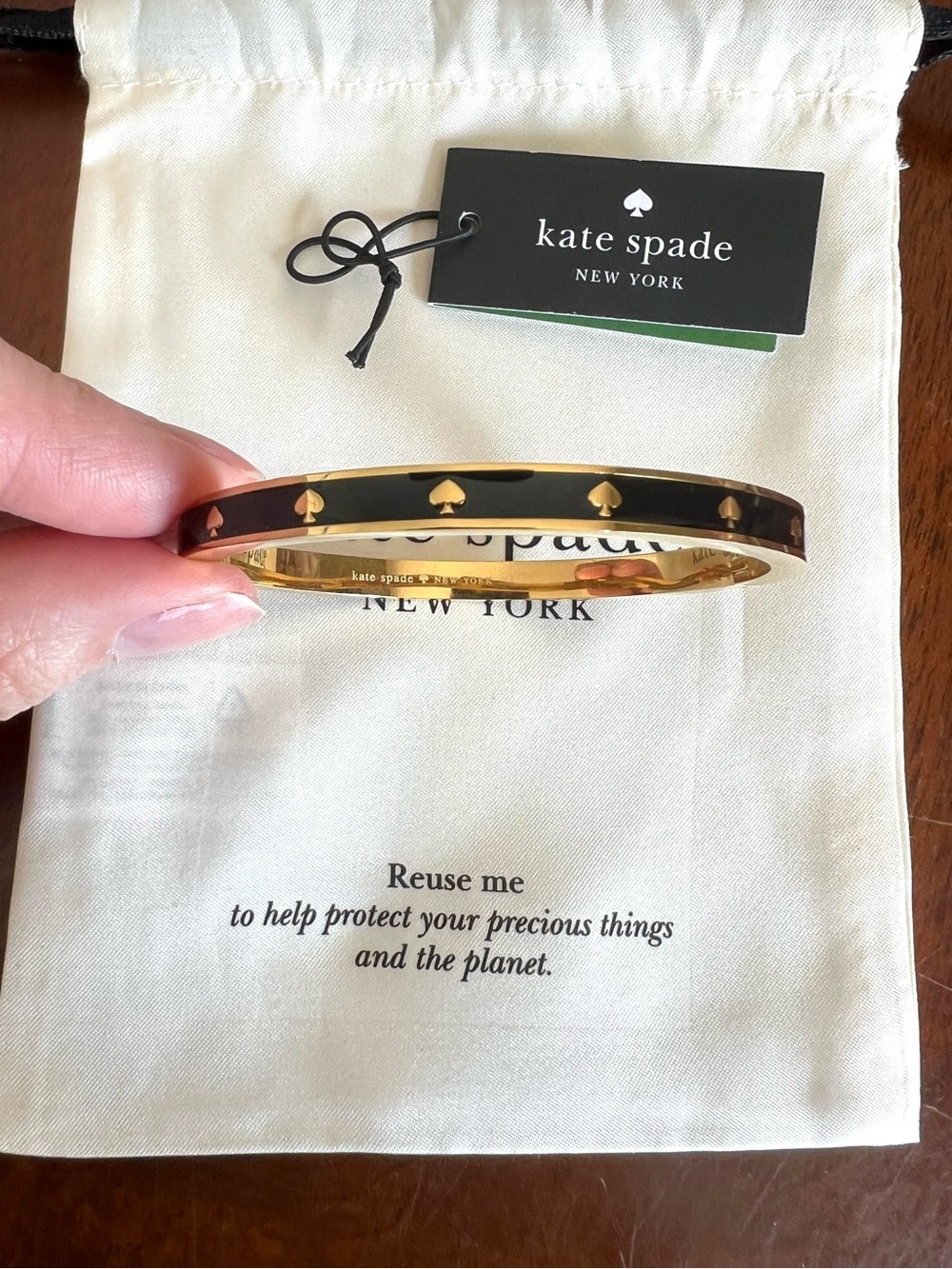 NWT Kate Spade Spot The Spade Enamel Hinged Bangle Black - Picture 1 of 12